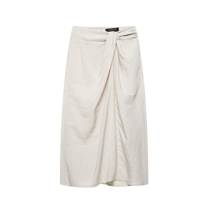 Elegante falda midi con pañuelo anudado y pliegues
