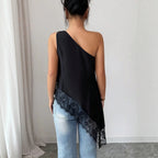 Gilet ample irrégulier à empiècements en dentelle et boucle métallique à épaule tombante