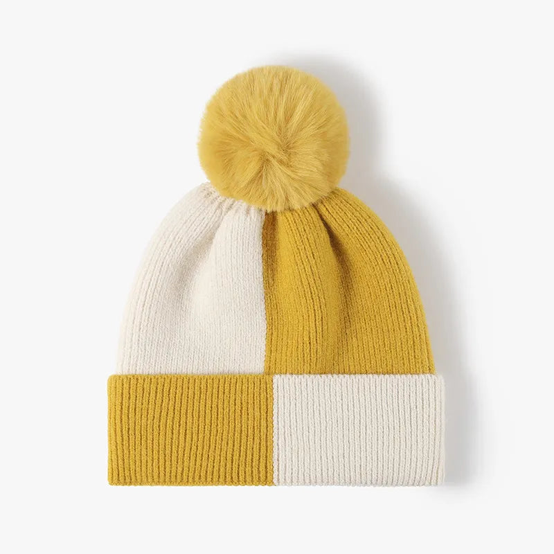 Gorro de punto con bloques de color y pompón