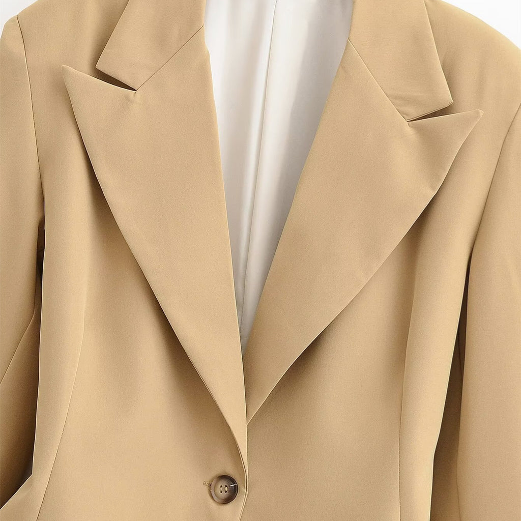 Veste élégante cintrée à revers
