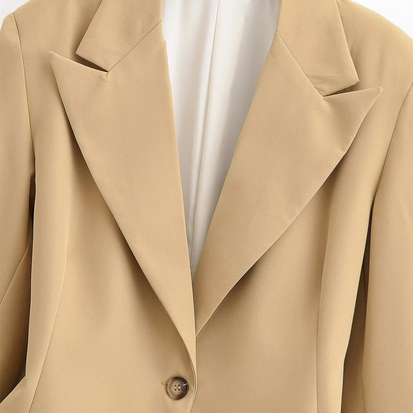 Veste élégante cintrée à revers
