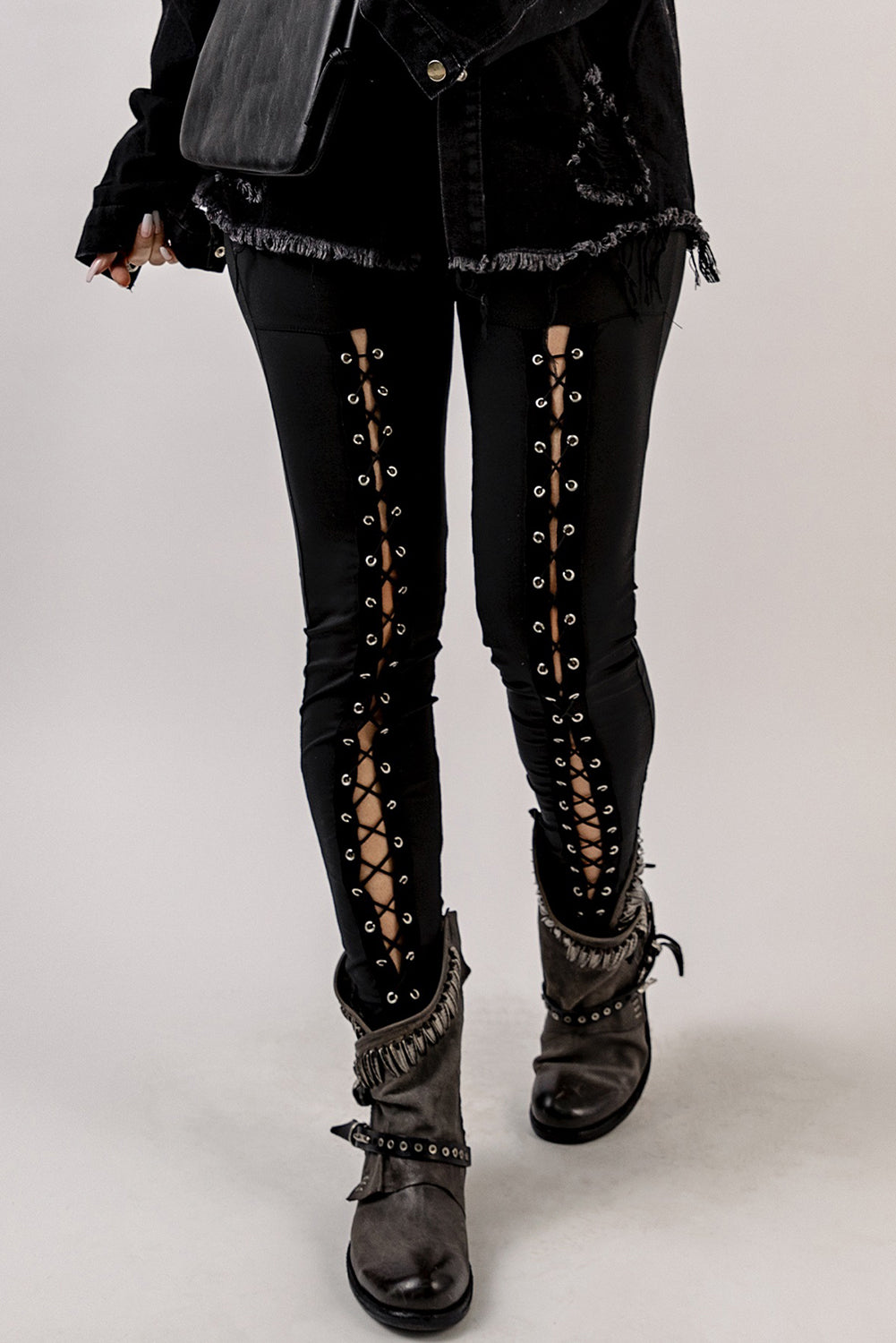 Leggings negros con cordones en la parte delantera
