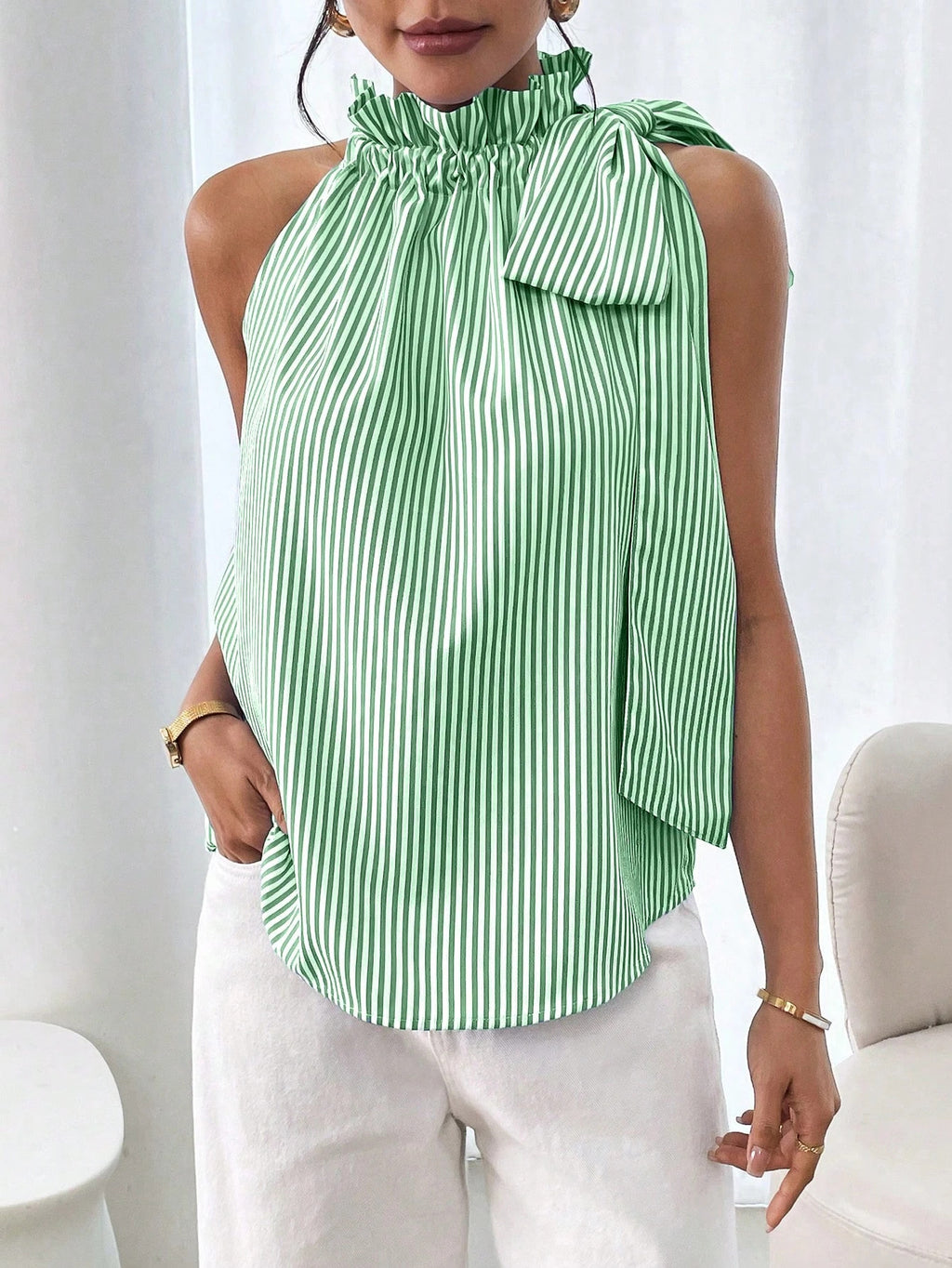 Haut t-shirt décontracté sans manches rayé à col montant orné de dentelle et noué