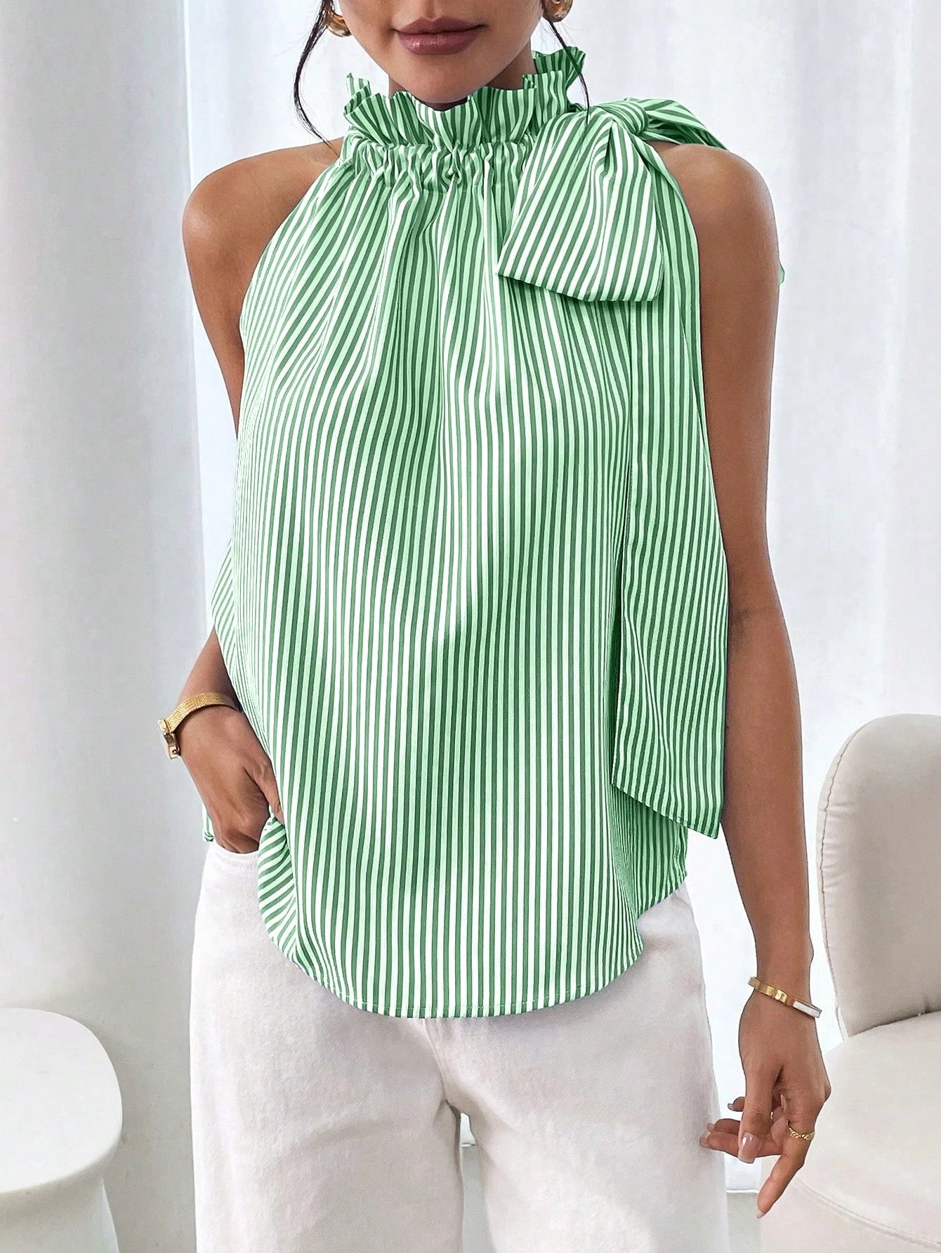 Haut t-shirt décontracté sans manches rayé à col montant orné de dentelle et noué
