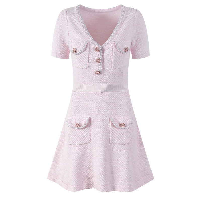 Vestido corto con cuello de pico