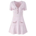 Vestido corto con cuello de pico