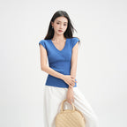 T-shirt léger et transparent en tricot à col en V bleu pour femme à manches courtes décolleté