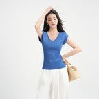 T-shirt léger et transparent en tricot à col en V bleu pour femme à manches courtes décolleté