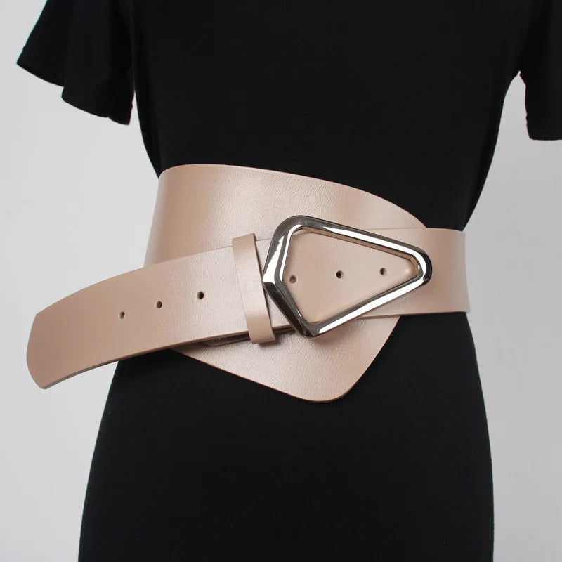 Asymmetric wide belt styled over tailoring