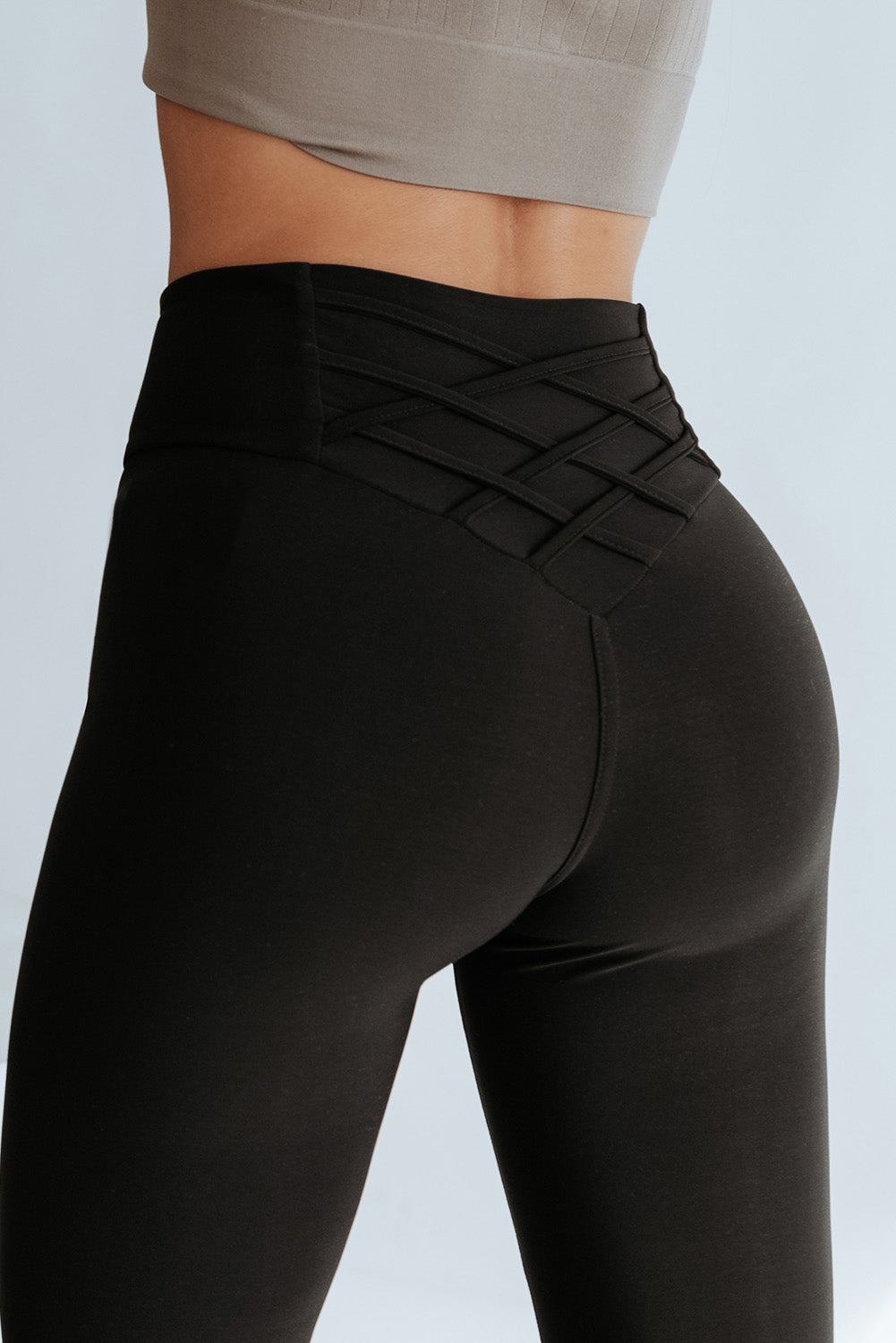 Leggings de cintura alta cruzados negros con control de abdomen