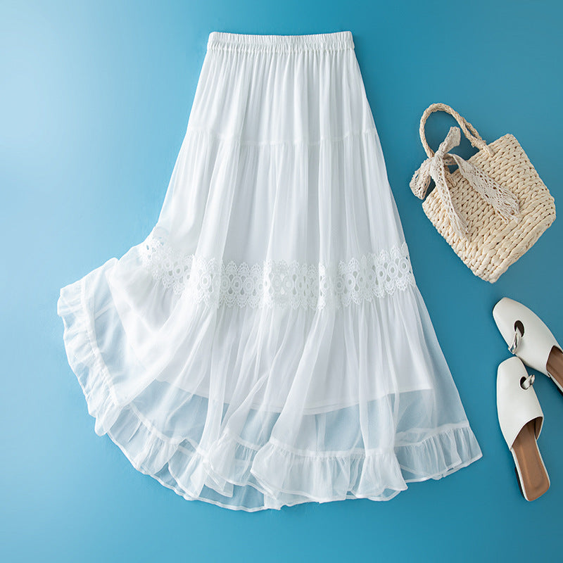Elegante falda acampanada de seda blanca y encaje con retales bordados y cintura elástica de color liso