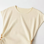 Vestido de punto con cuello redondo, manga corta y cuentas caladas