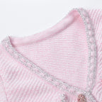 Vestido corto con cuello de pico
