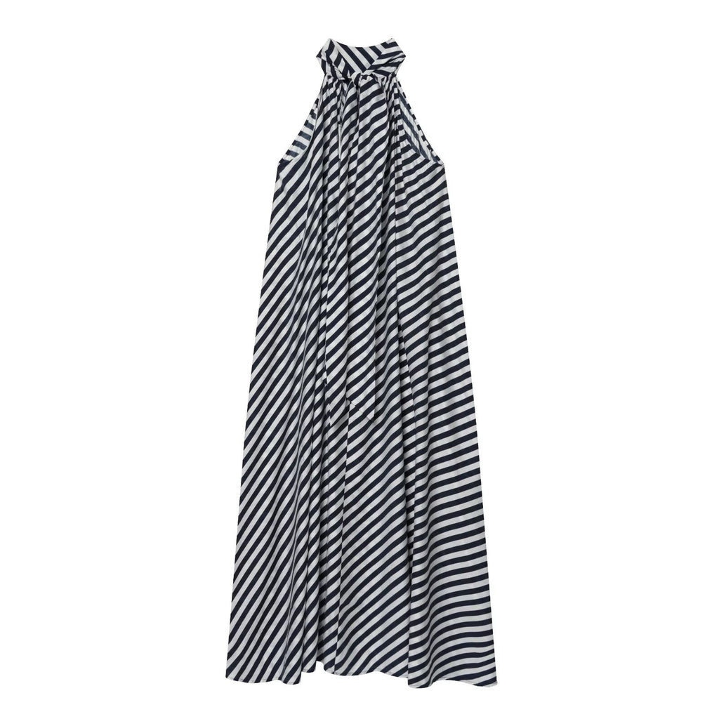 Vestido de corte en A con diseño de cordones