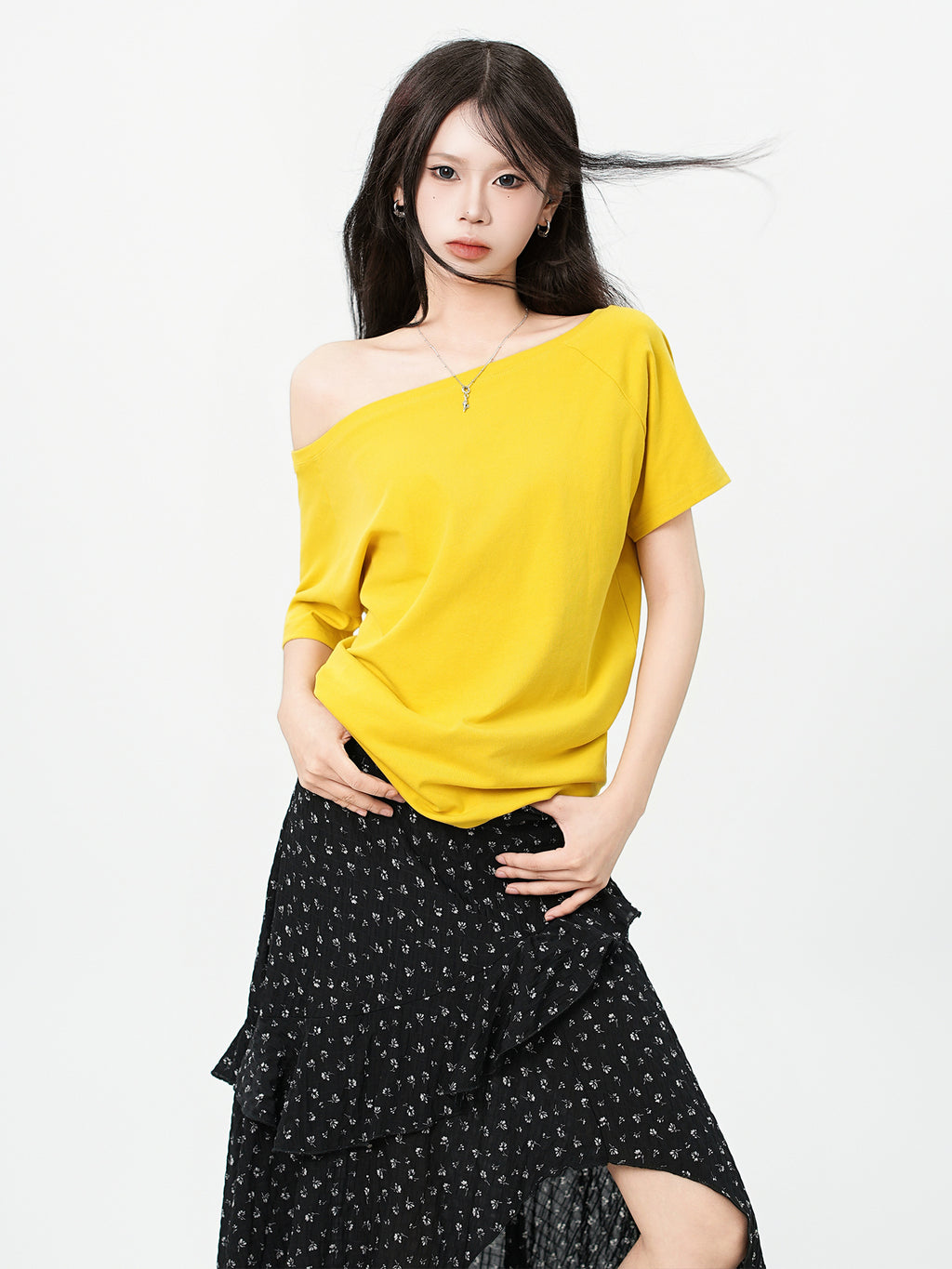 T-shirt asymétrique sans manches à col fendu pour femme, haut décontracté ample