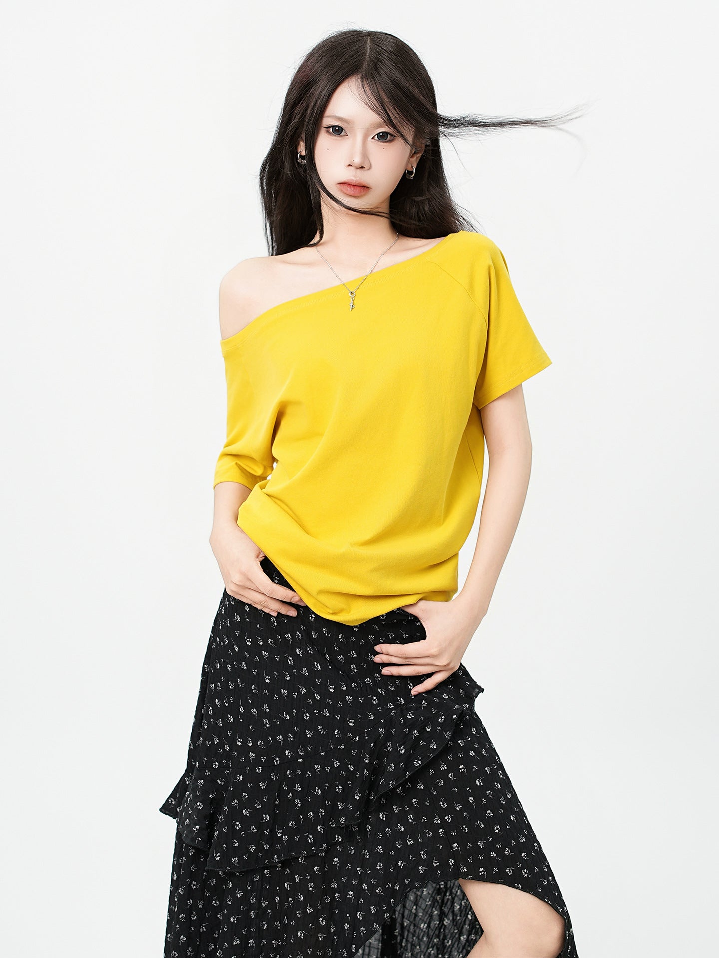 T-shirt asymétrique sans manches à col fendu pour femme, haut décontracté ample