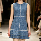 Robe en jean sans manches bleue à motifs blanc et bleu