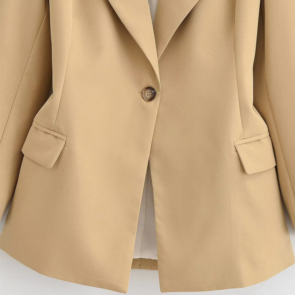 Veste élégante cintrée à revers