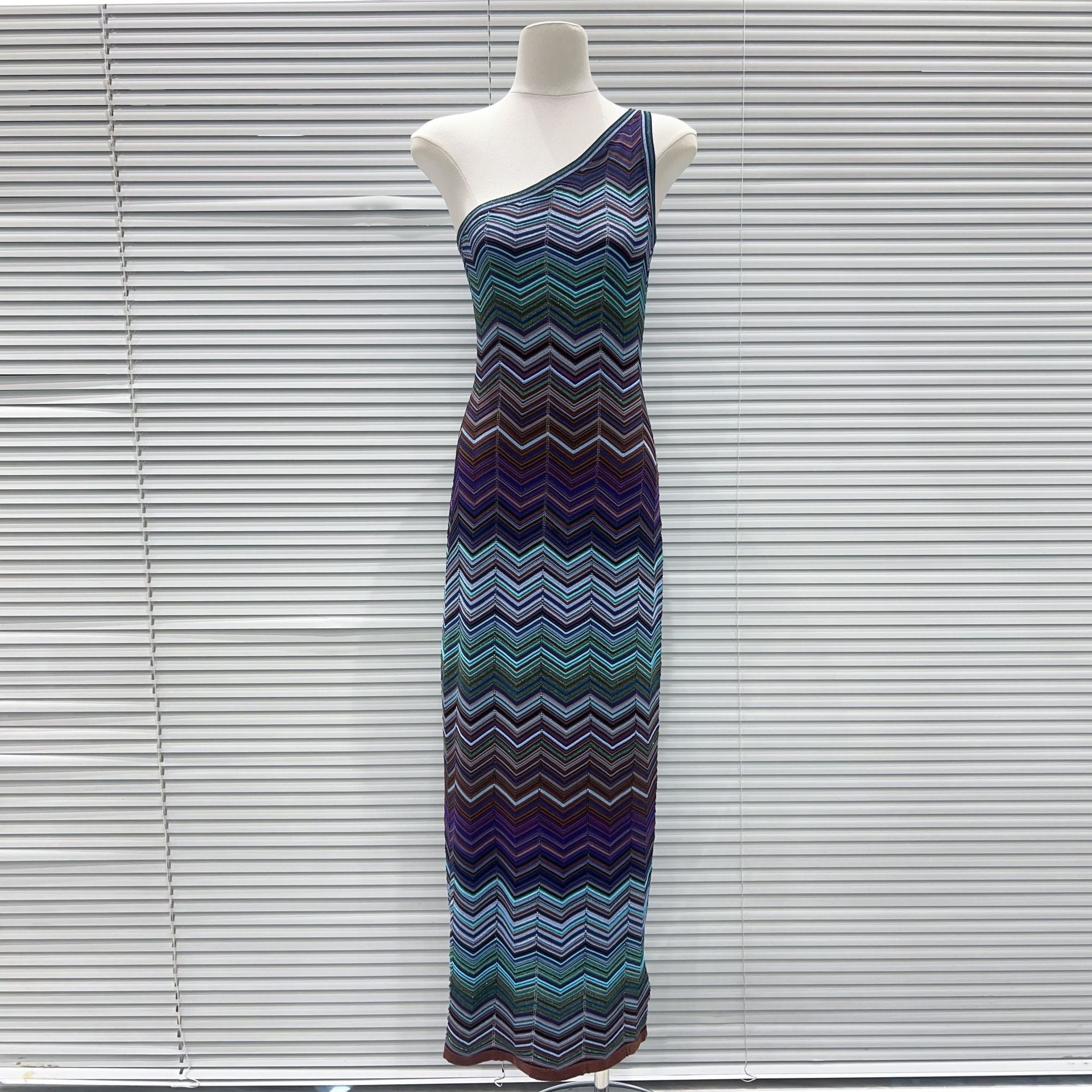 Robe longue à bretelle unique