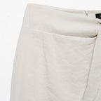Elegante falda midi con pañuelo anudado y pliegues