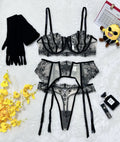 Conjunto de lencería de malla transparente con retazos y bordados florales