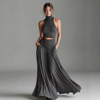 Ensemble deux pièces style top sans manches col montant et élégante robe longue