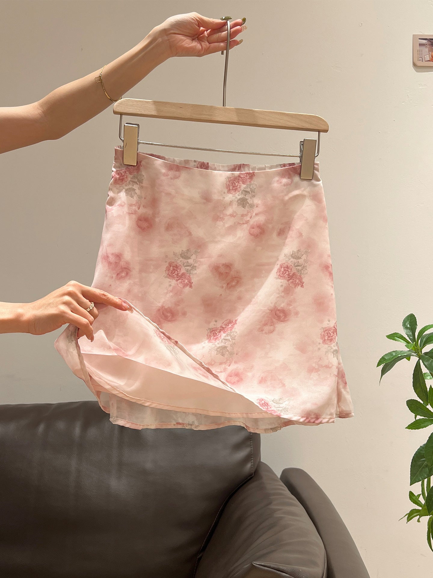 Falda midi fluida de talle alto con estampado rosa para mujer, diseño entallado y estilizado