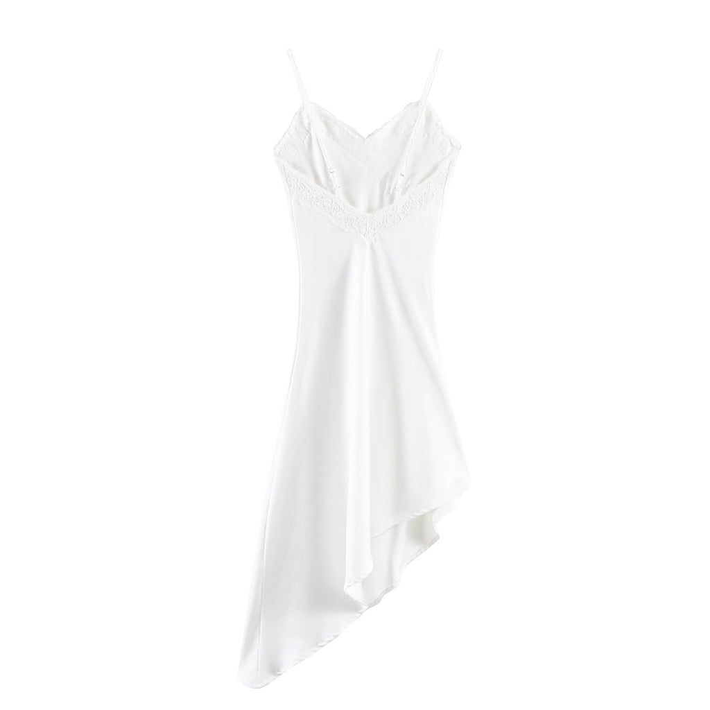 Robe asymétrique avec patchwork de soie et de dentelle