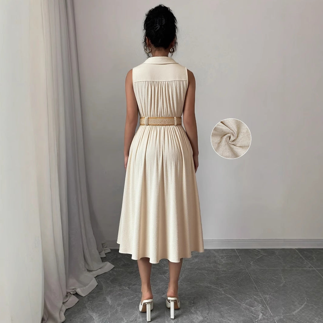Vestido camisero con cuello de pico sin mangas, botonadura, y dobladillo en A con cinturilla