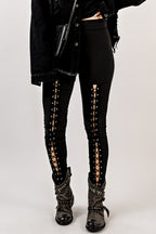Leggings negros con cordones en la parte delantera