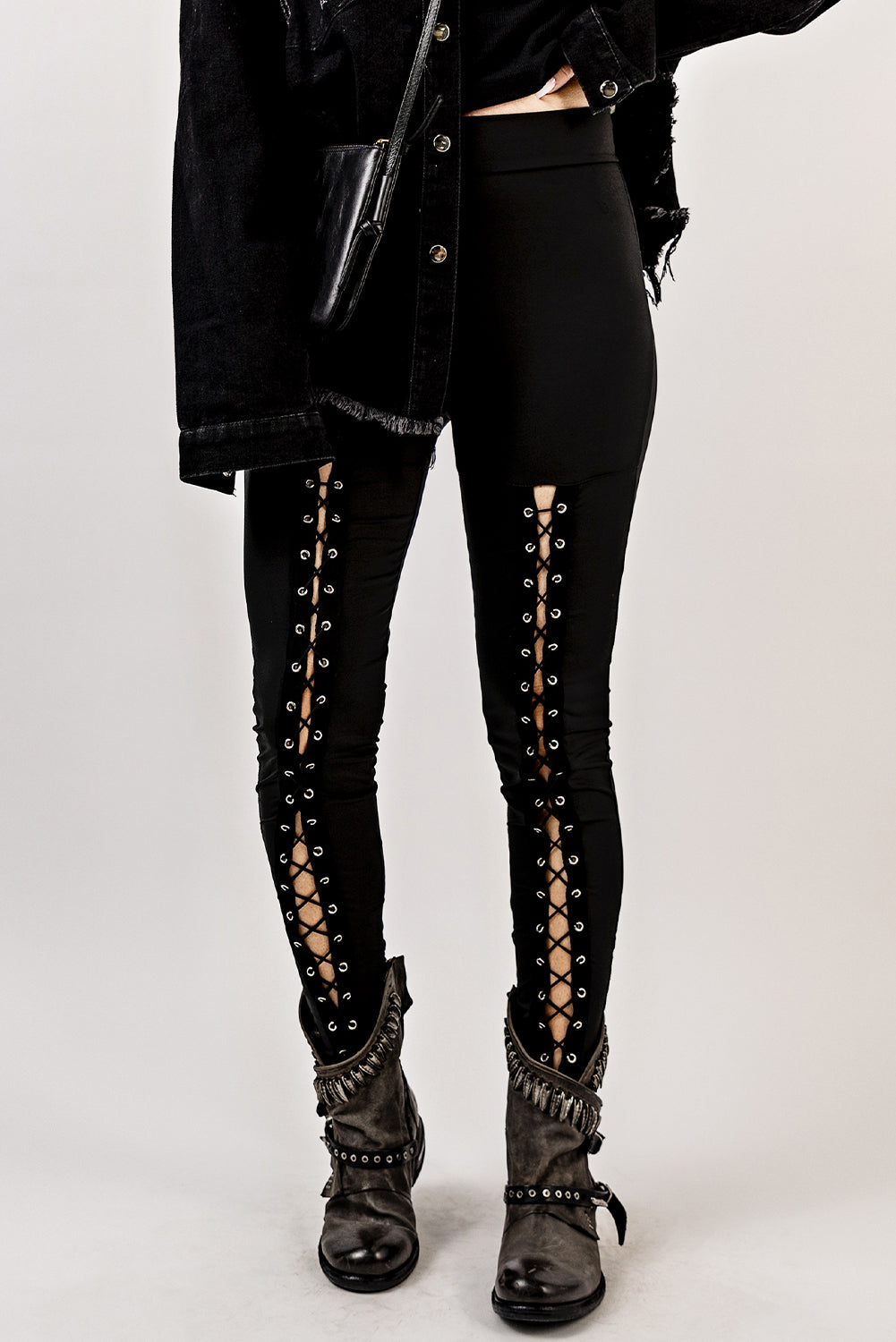 Leggings negros con cordones en la parte delantera